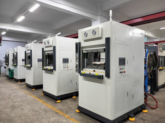 【碳纖、玻纖、復材】熱壓成型機技術